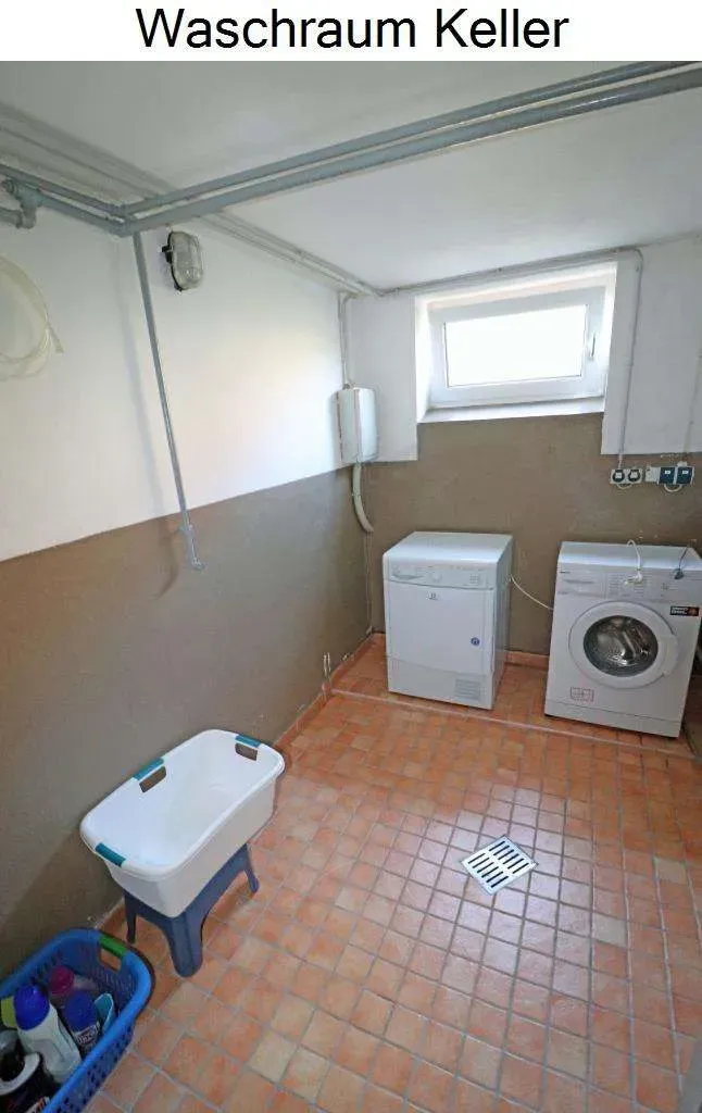 TOP gepflegtes Dreifam.-Haus mit Balkone und Dop.-Garage, EG und OG vermietet, DG Whg. frei – Bild 8