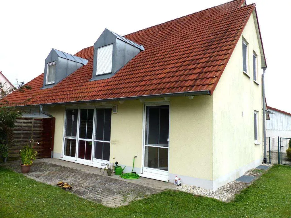 Top Kapitalanlage!!! Günstige Doppelhaushälfte, fest vermietet, mit Garage und Stellplatz – Bild 1