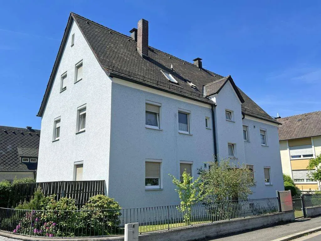 TOP Lage geboten! Gepflegtes Mehrfamilienhaus, 5 Wohnungen mit Garten und Garage – Bild 2