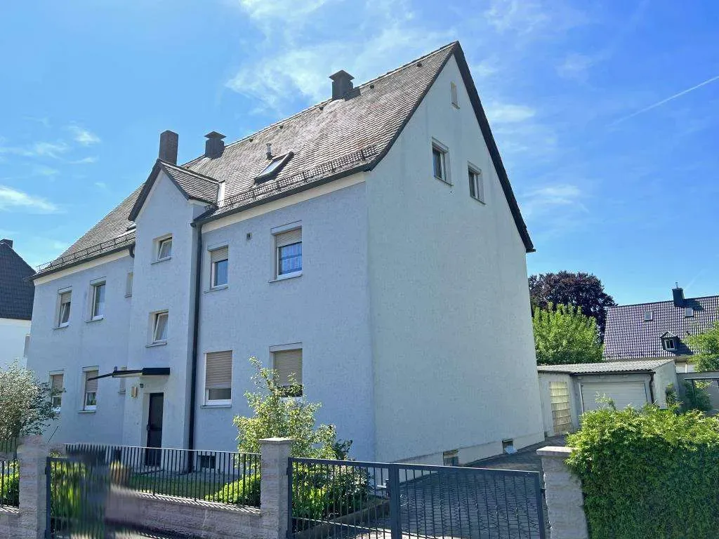 TOP Lage geboten! Gepflegtes Mehrfamilienhaus, 5 Wohnungen mit Garten und Garage – Bild 3