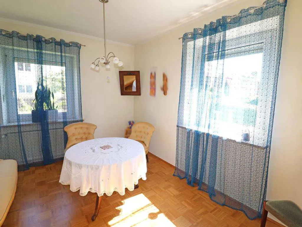 TOP Lage geboten! Gepflegtes Mehrfamilienhaus, 5 Wohnungen mit Garten und Garage – Bild 8