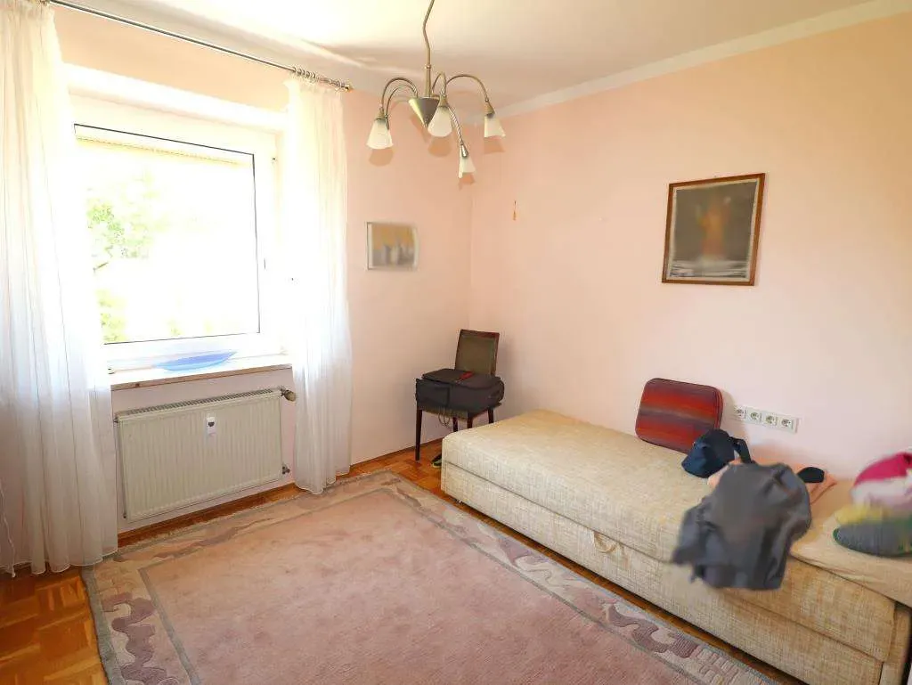 TOP Lage geboten! Gepflegtes Mehrfamilienhaus, 5 Wohnungen mit Garten und Garage – Bild 9