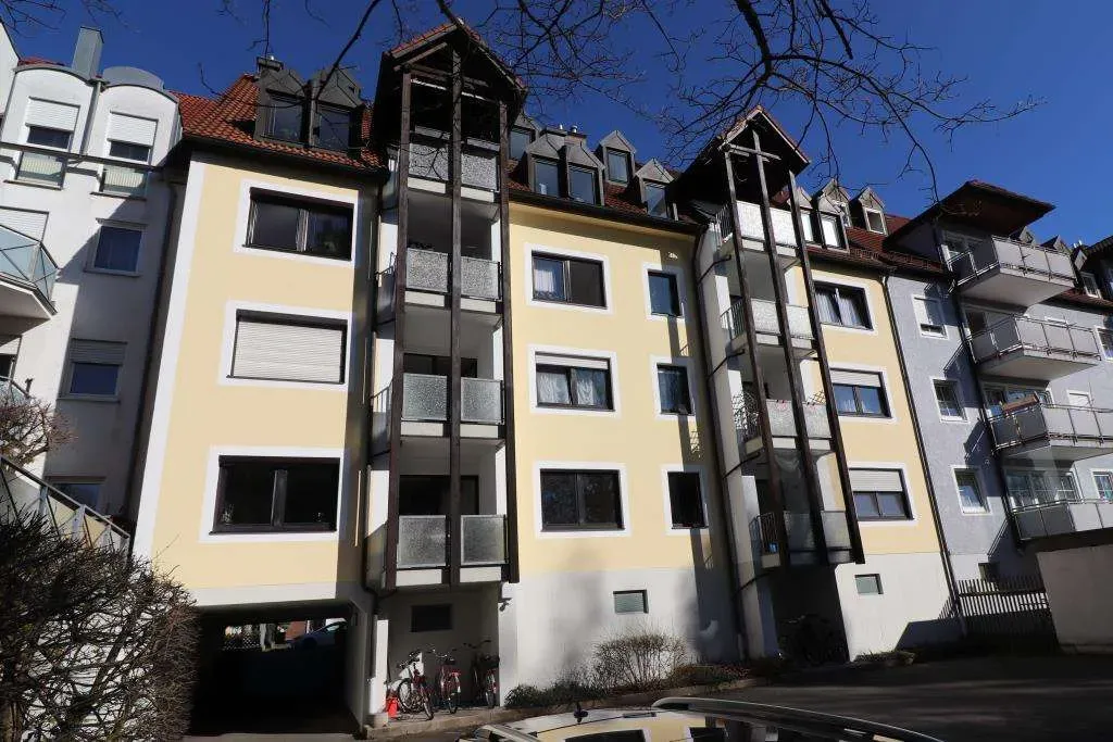 Top Lage in Weiden-Ost! 3 1/2 Zi.-ETW mit Garage und Balkon, mit Blick in Richtung Stadtpark. – Bild 1