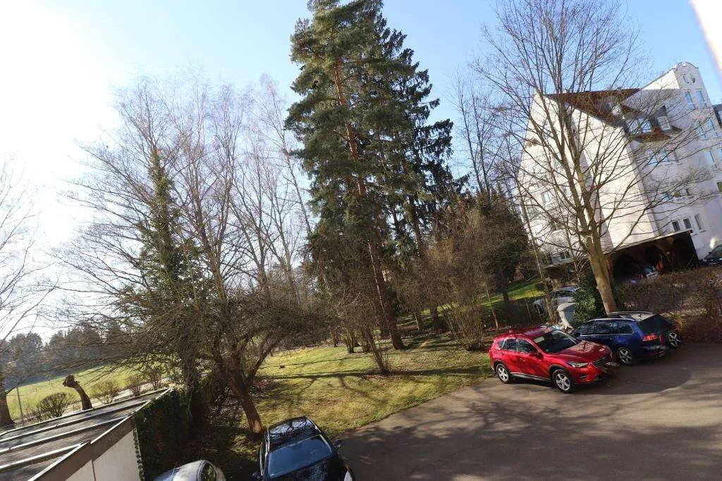 Top Lage in Weiden-Ost! 3 1/2 Zi.-ETW mit Garage und Balkon, mit Blick in Richtung Stadtpark. – Bild 3