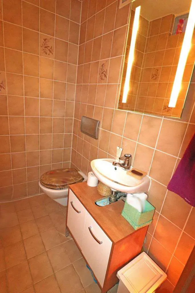 Top Lage in Weiden-Ost! 3 1/2 Zi.-ETW mit Garage und Balkon, mit Blick in Richtung Stadtpark. – Bild 11