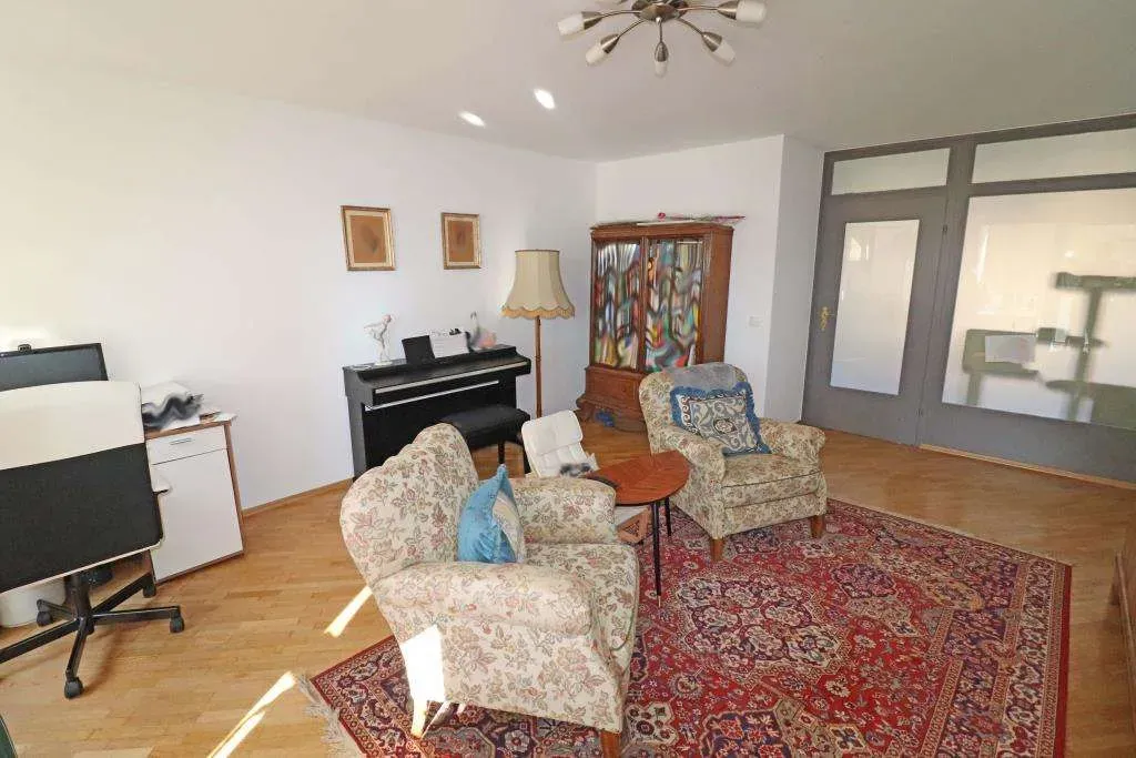 Top Lage in Weiden-Ost! 3 1/2 Zi.-ETW mit Garage und Balkon, mit Blick in Richtung Stadtpark. – Bild 7