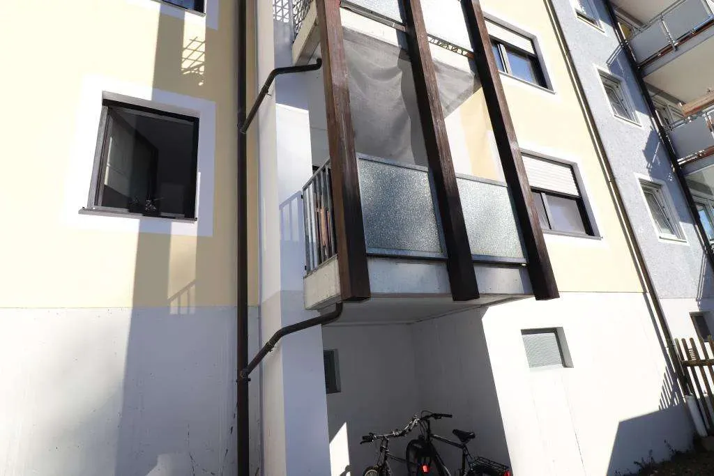 Top Lage in Weiden-Ost! 3 1/2 Zi.-ETW mit Garage und Balkon, mit Blick in Richtung Stadtpark. – Bild 4