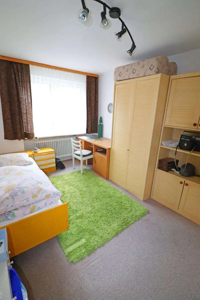 TOP-Lage, Modernisiertes Dreifam.-Haus mit Terrasse, Balkon und zwei Garagen in Weiden-Ost – Bild 5