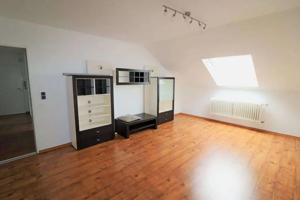 TOP-Lage, Modernisiertes Dreifam.-Haus mit Terrasse, Balkon und zwei Garagen in Weiden-Ost – Bild 11
