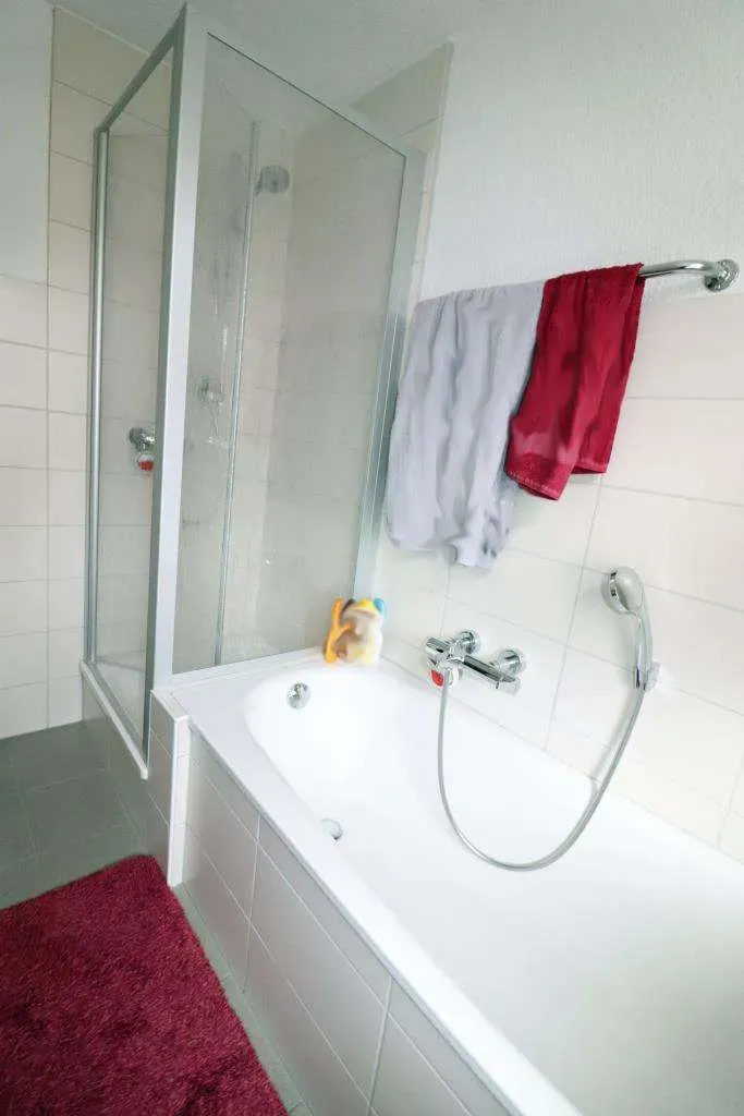 TOP-Lage, Modernisiertes Dreifam.-Haus mit Terrasse, Balkon und zwei Garagen in Weiden-Ost – Bild 10