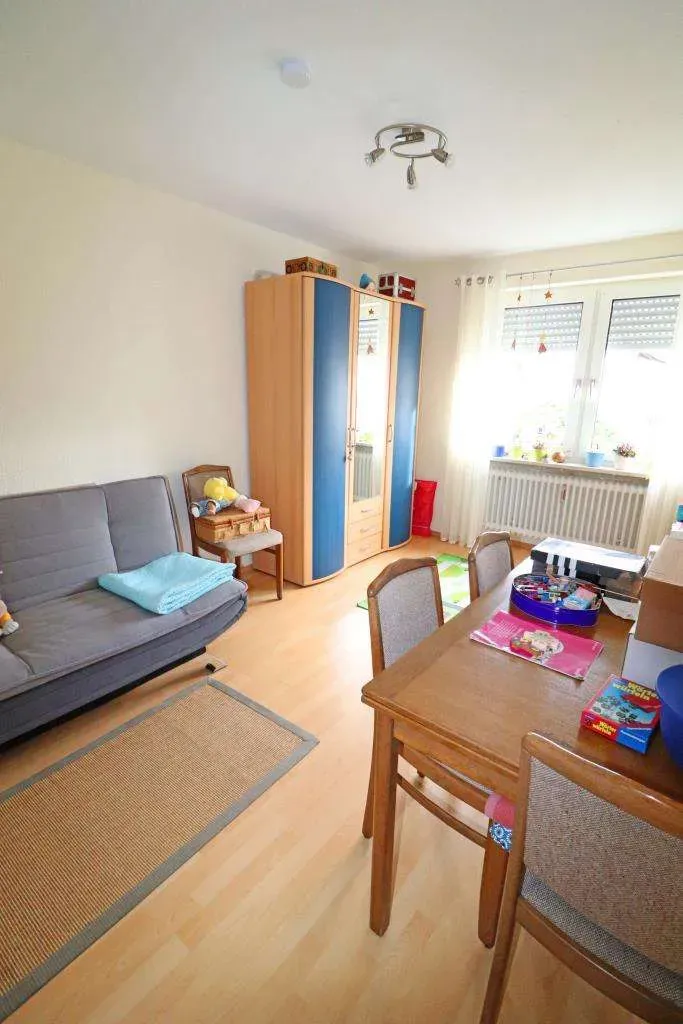 TOP-Lage, Modernisiertes Dreifam.-Haus mit Terrasse, Balkon und zwei Garagen in Weiden-Ost – Bild 9
