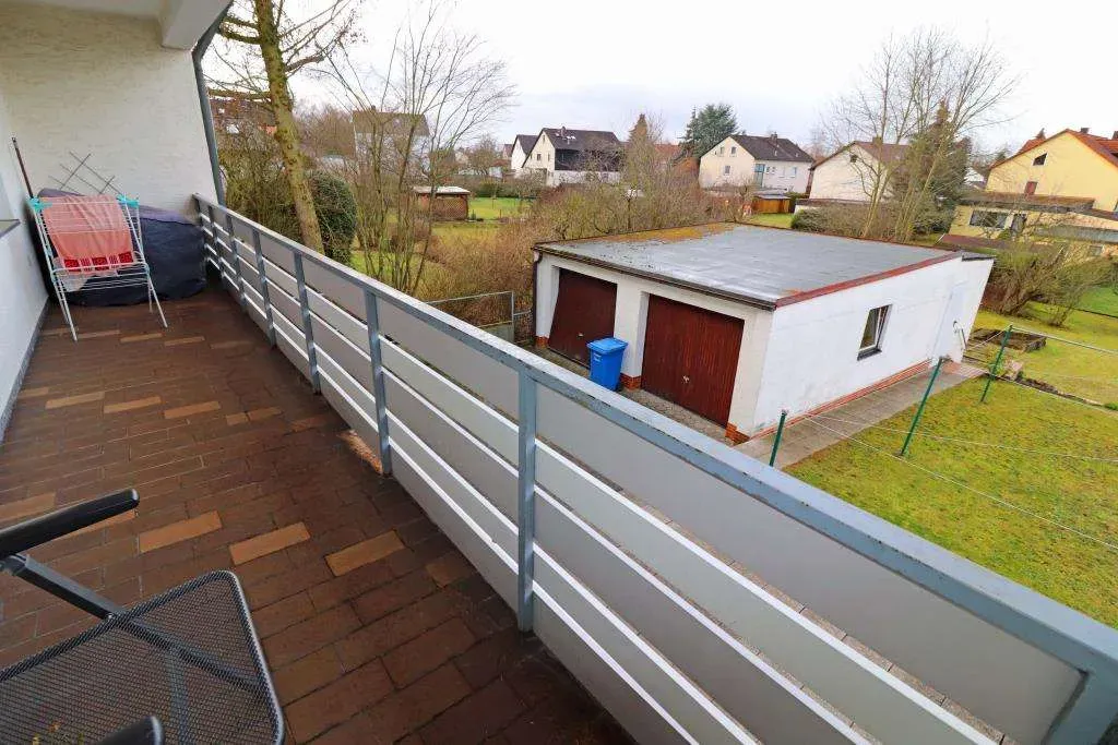 TOP-Lage, Modernisiertes Dreifam.-Haus mit Terrasse, Balkon und zwei Garagen in Weiden-Ost – Bild 3