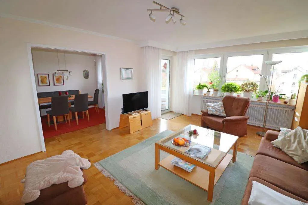TOP-Lage, Modernisiertes Dreifam.-Haus mit Terrasse, Balkon und zwei Garagen in Weiden-Ost – Bild 8