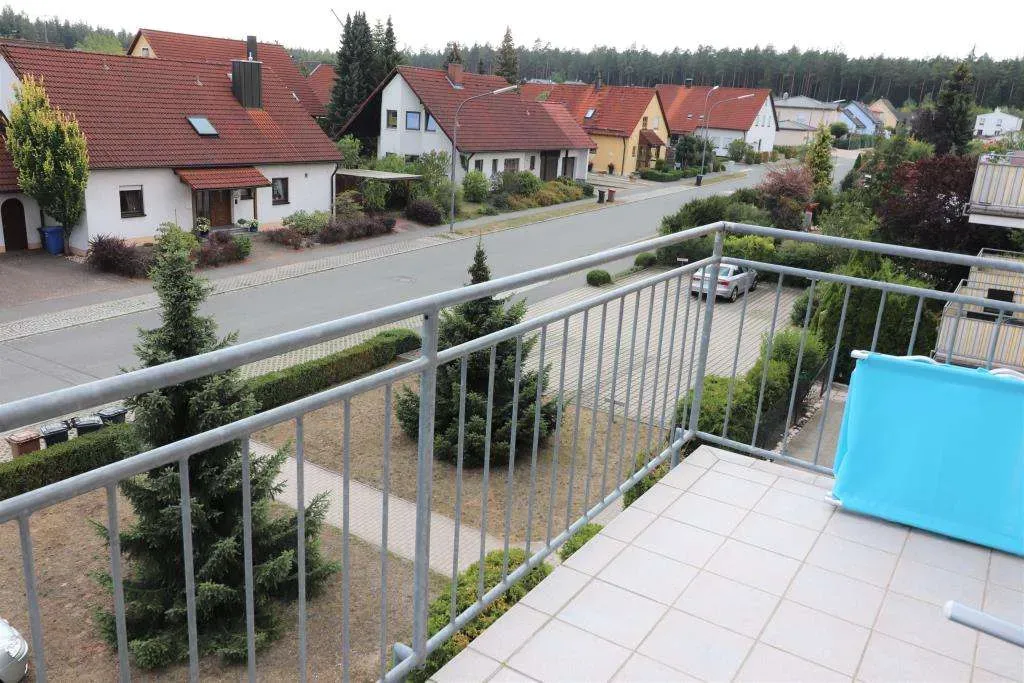 TOP!!! Moderne 3 Zi.- ETW mit Balkon, Stellplatz und ausgebautem Spitzboden mit Treppenzugang – Bild 3