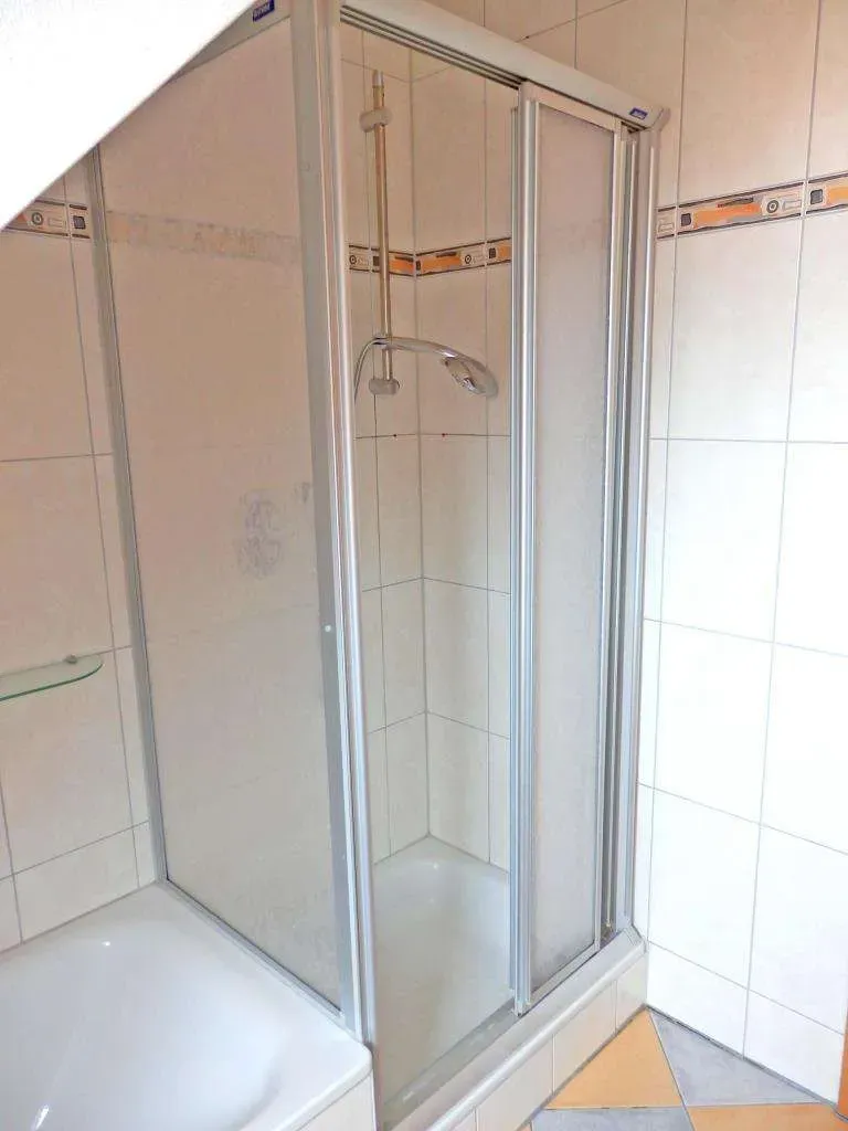 TOP!!! Moderne 3 Zi.- ETW mit Balkon, Stellplatz und ausgebautem Spitzboden mit Treppenzugang – Bild 13