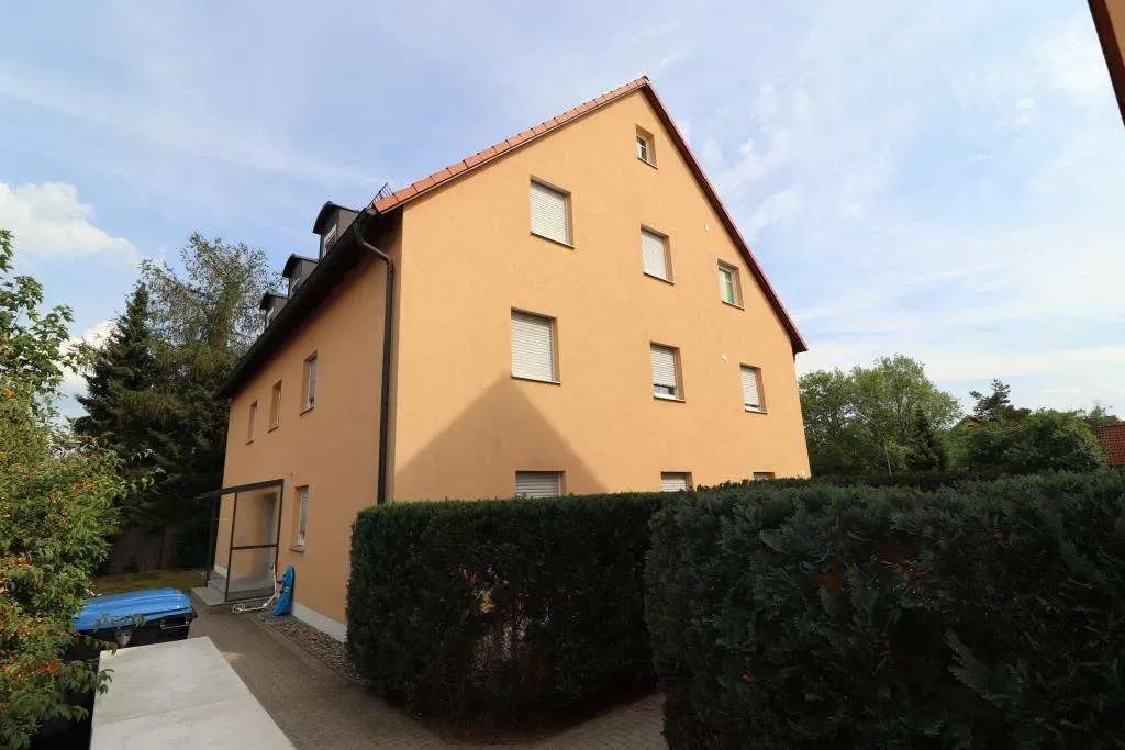 TOP!!! Moderne 3 Zi.- ETW mit Balkon, Stellplatz und ausgebautem Spitzboden mit Treppenzugang – Bild 2