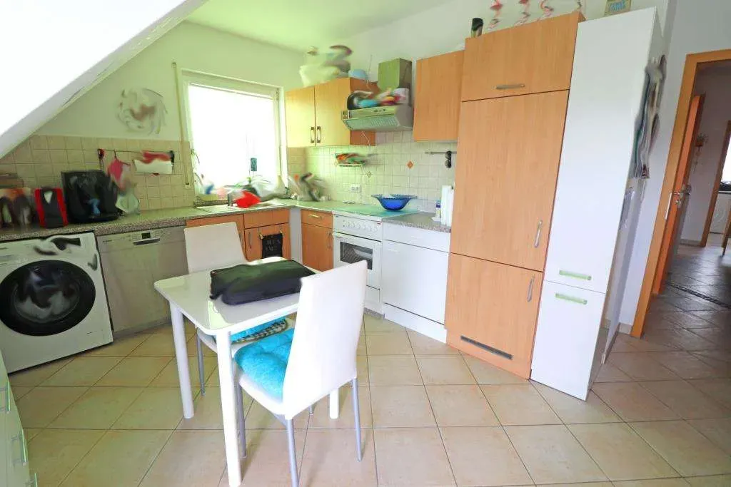 TOP!!! Moderne 3 Zi.- ETW mit Balkon, Stellplatz und ausgebautem Spitzboden mit Treppenzugang – Bild 5