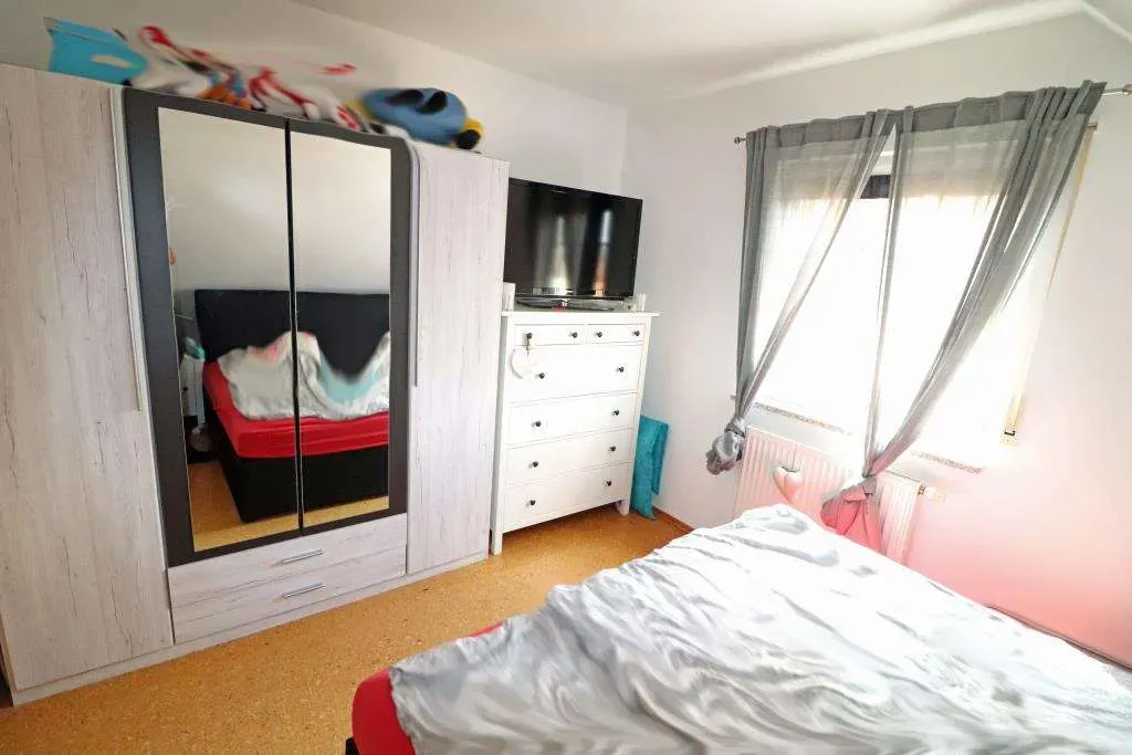 TOP!!! Moderne 3 Zi.- ETW mit Balkon, Stellplatz und ausgebautem Spitzboden mit Treppenzugang – Bild 6