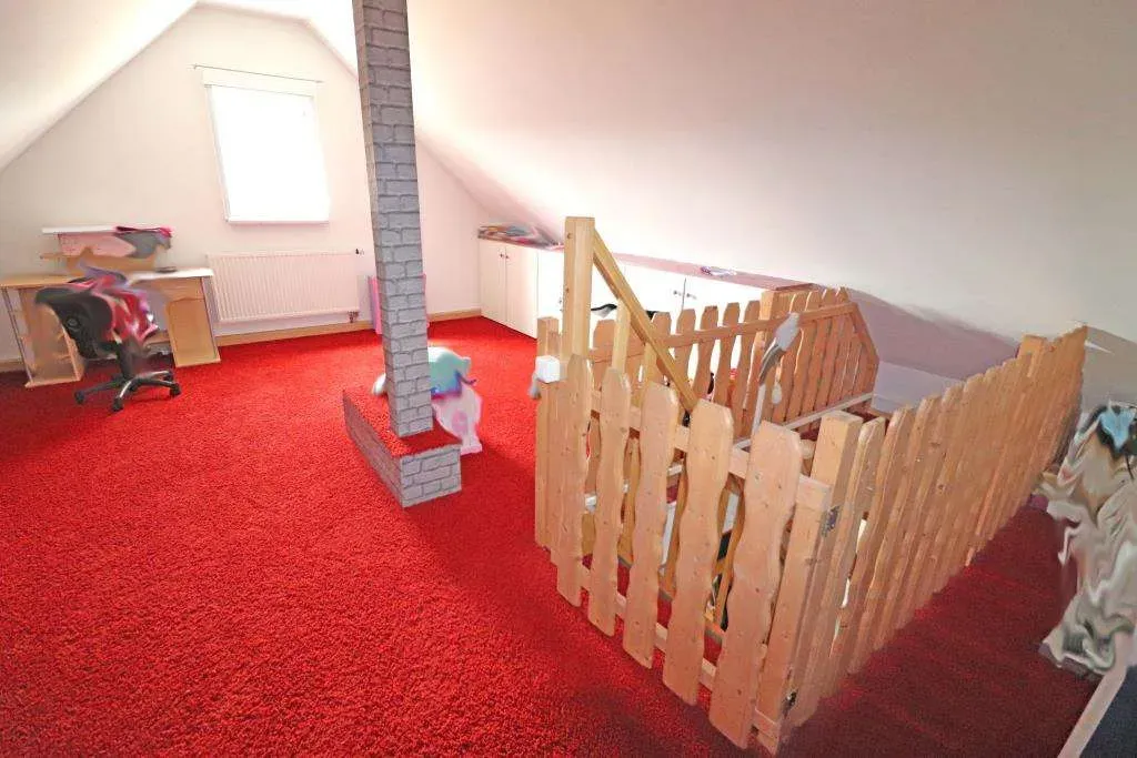 TOP!!! Moderne 3 Zi.- ETW mit Balkon, Stellplatz und ausgebautem Spitzboden mit Treppenzugang – Bild 7