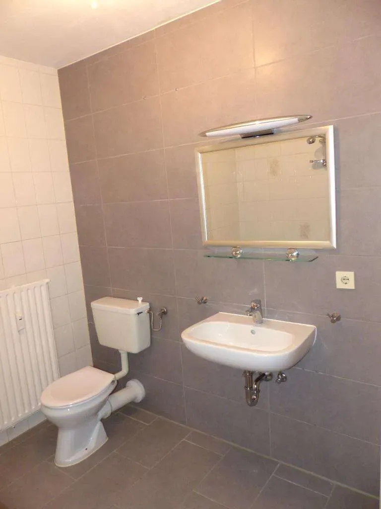 Top renoviert!!! Großzügige 3 Zi.-ETW mit TG-Stellplatz und Balkon, nähe Klinikum, sofort frei – Bild 7