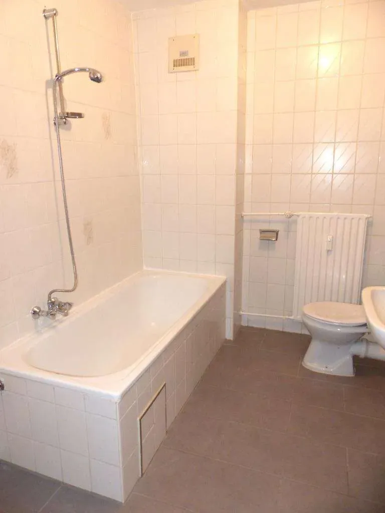 Top renoviert!!! Großzügige 3 Zi.-ETW mit TG-Stellplatz und Balkon, nähe Klinikum, sofort frei – Bild 6