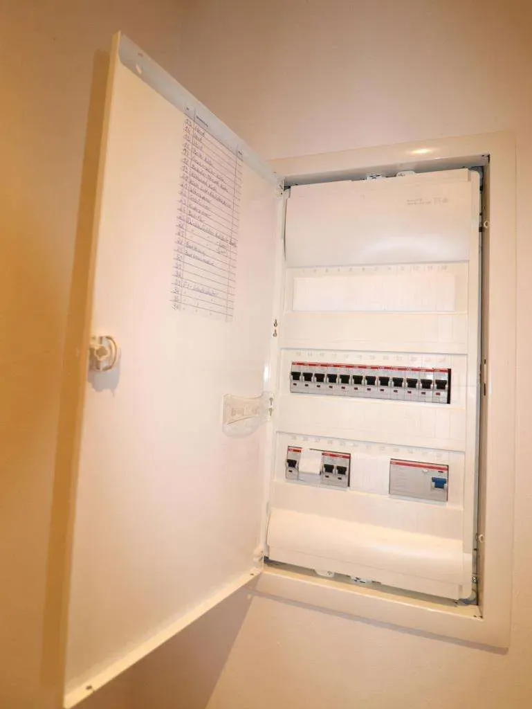 TOP! Renovierte 3 Zi.-ETW mit großem Balkon, Fenster, Elektro, Böden, Wände u. Bad erneuert – Bild 11