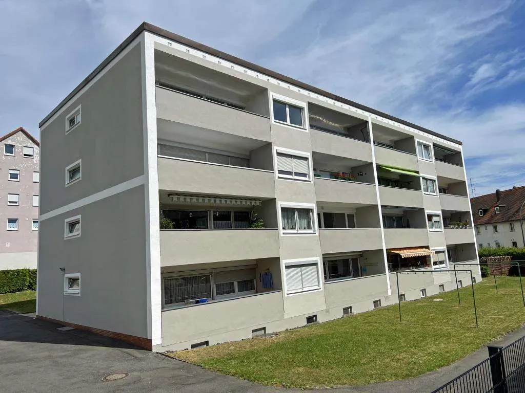 TOP! Renovierte 3 Zi.-ETW mit großem Balkon, Fenster, Elektro, Böden, Wände u. Bad erneuert – Bild 1