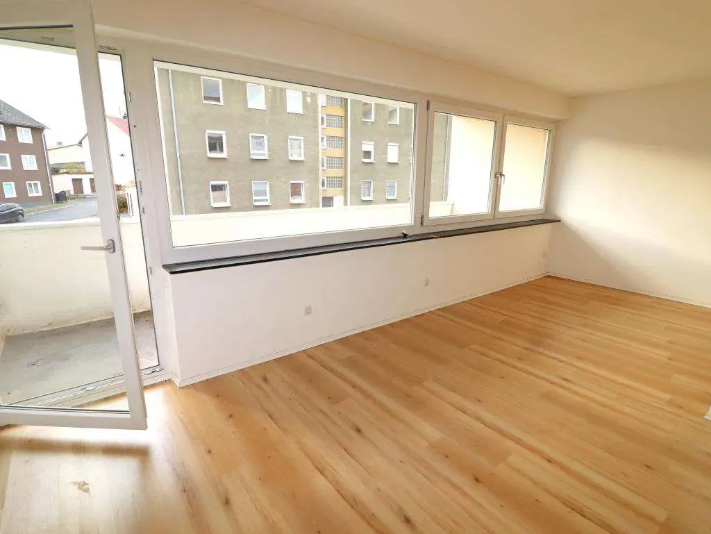 TOP! Renovierte 3 Zi.-ETW mit großem Balkon, Fenster, Elektro, Böden, Wände u. Bad erneuert – Bild 5