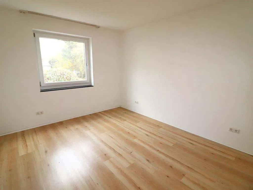 TOP! Renovierte 3 Zi.-ETW mit großem Balkon, Fenster, Elektro, Böden, Wände u. Bad erneuert – Bild 7
