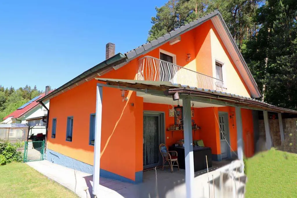 TOP! Saniertes Wohnhaus mit großem Carport, die Fassade, das Dach u. der Garten erneuert – Bild 3