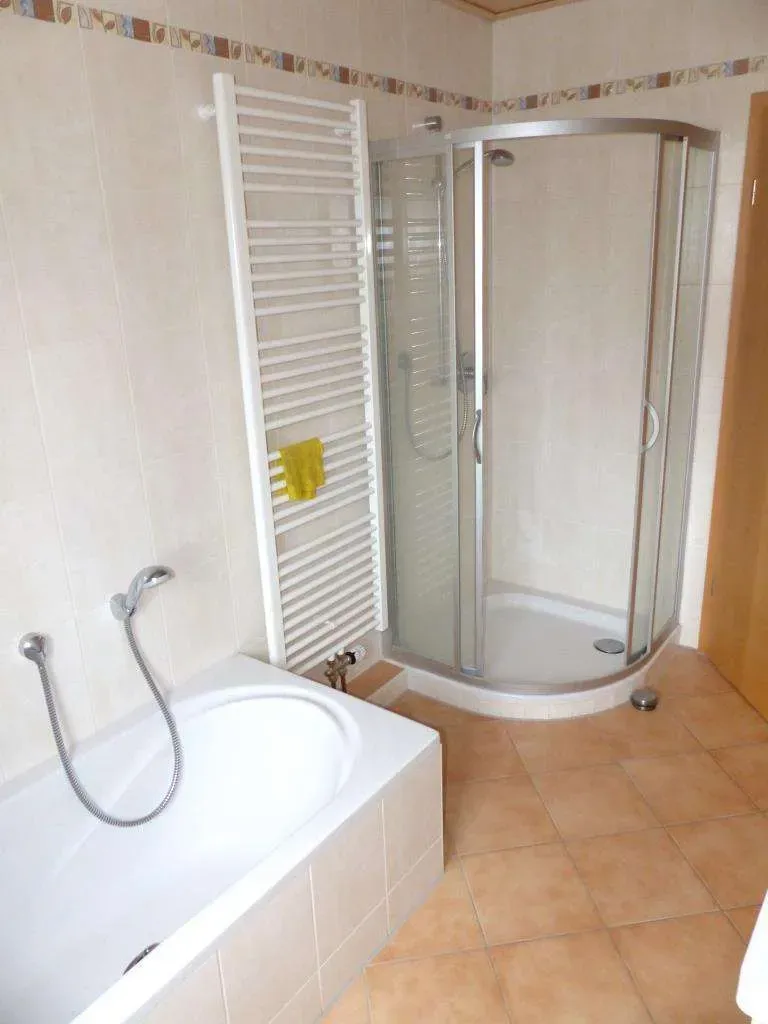 Top Wohnanlage!!! Neuwertige 2 Zi.-Wohnung mit Rundbalkon, Garage und Keller – Bild 6