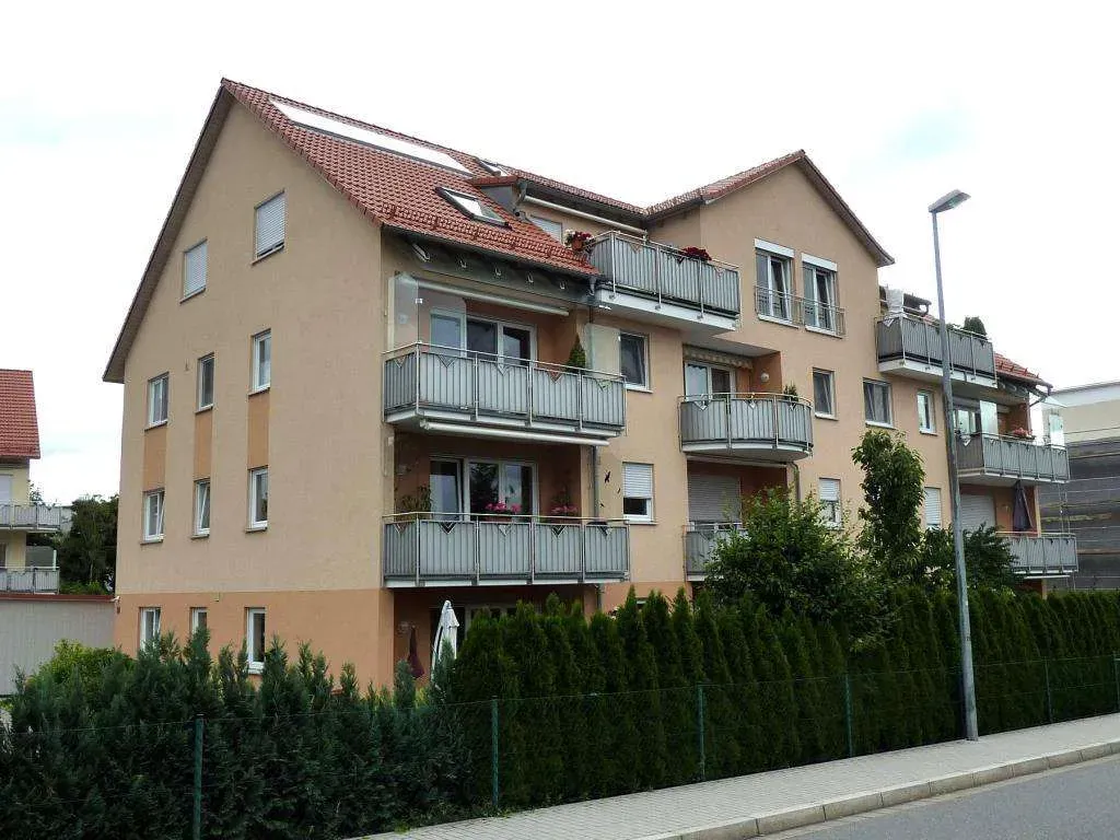 Top Wohnanlage!!! Neuwertige 2 Zi.-Wohnung mit Rundbalkon, Garage und Keller – Bild 1