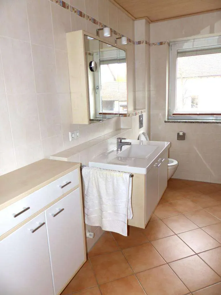 Top Wohnanlage!!! Neuwertige 2 Zi.-Wohnung mit Rundbalkon, Garage und Keller – Bild 5