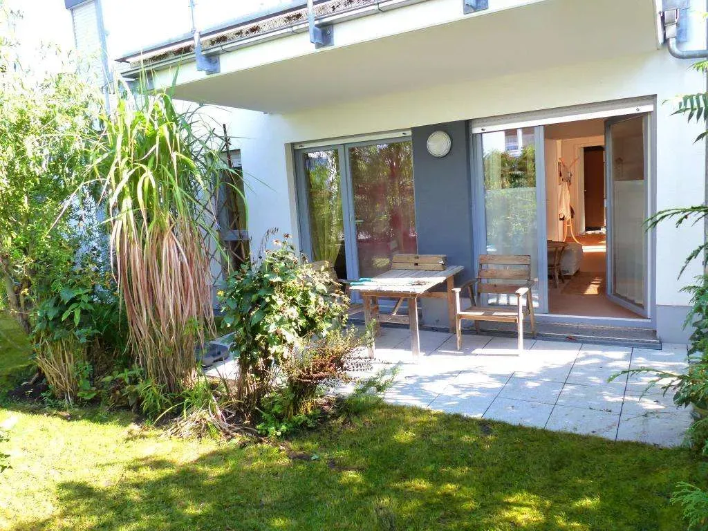 Traumlage, in exklusiver Stadtvilla geboten! 3 Zi.-ETW mit Terrasse, Garten und Stellplatz, Bj. 2012 – Bild 2