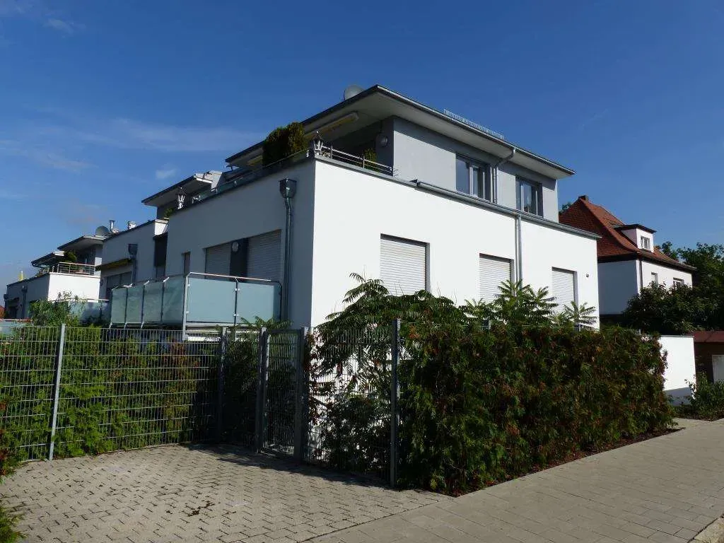 Traumlage, in exklusiver Stadtvilla geboten! 3 Zi.-ETW mit Terrasse, Garten und Stellplatz, Bj. 2012 – Bild 1