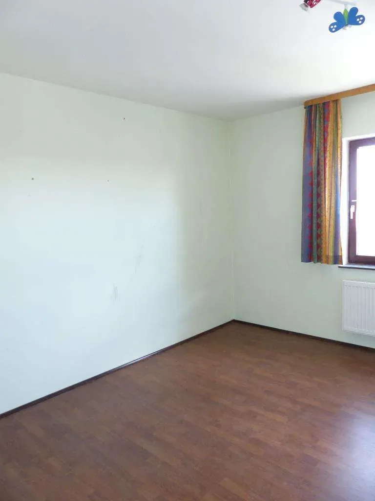 Vermietung oder Eigennutzung? Ansprechendes Wohnhaus mit Garage und Nebengebäude – Bild 8