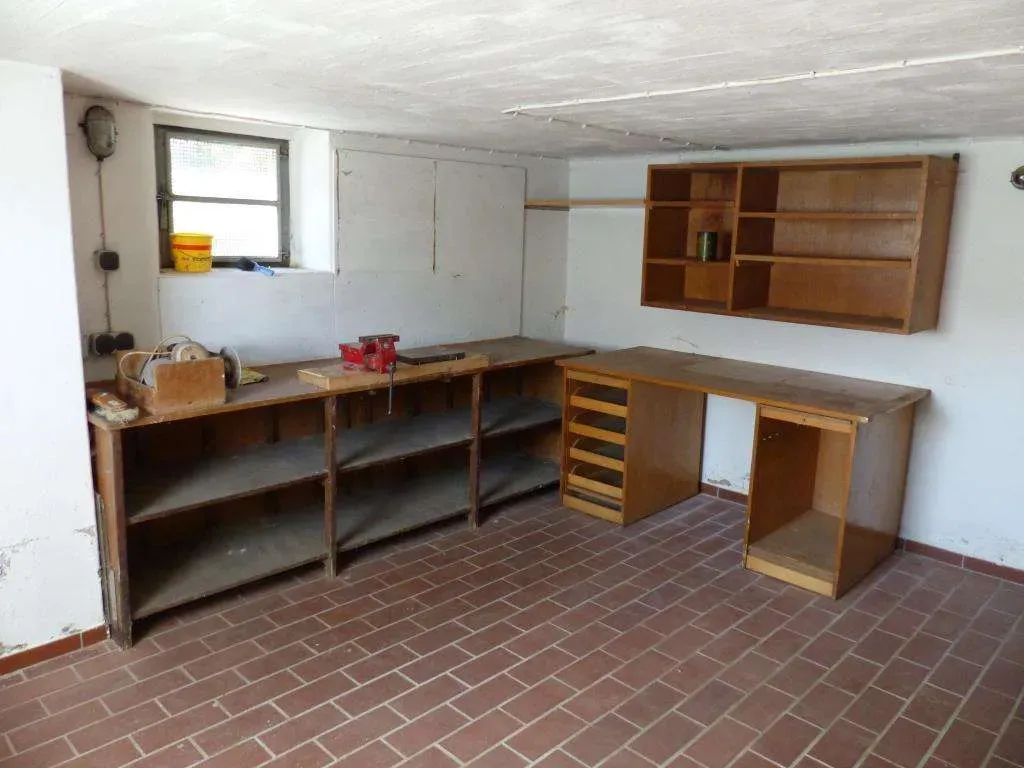 Vermietung oder Eigennutzung? Ansprechendes Wohnhaus mit Garage und Nebengebäude – Bild 5