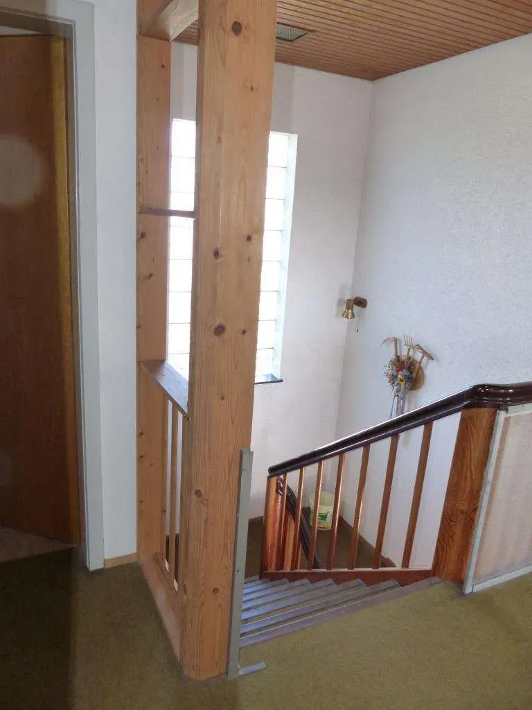 Vermietung oder Eigennutzung? Ansprechendes Wohnhaus mit Garage und Nebengebäude – Bild 9