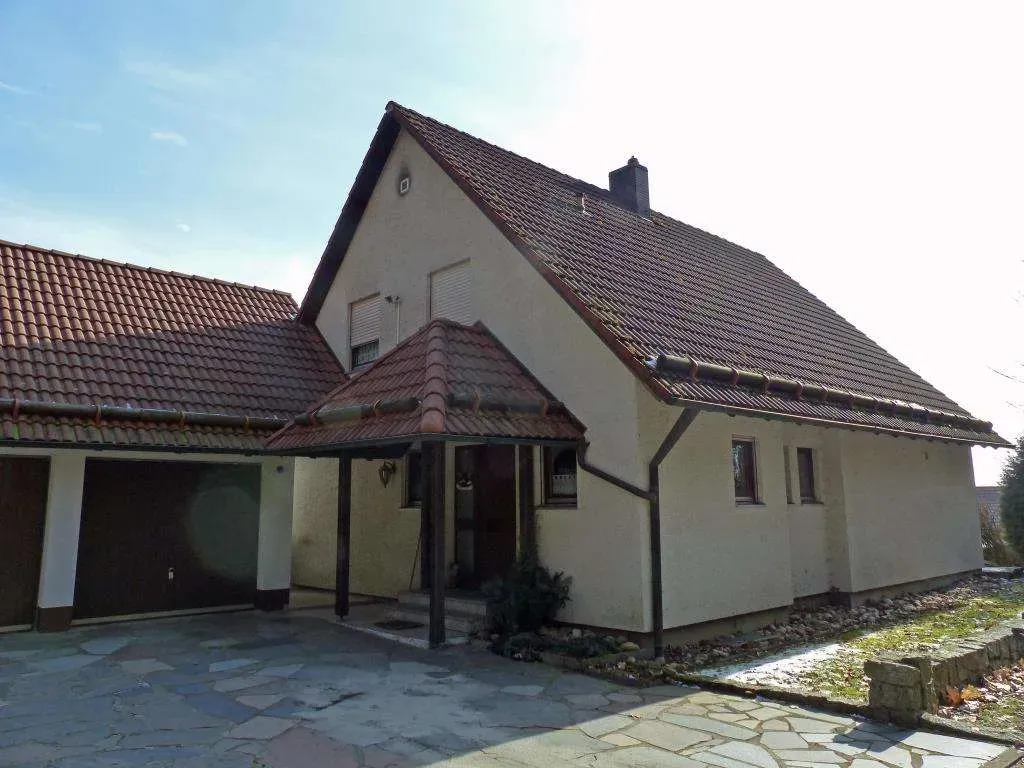 Waldrandlage geboten!! Freistehendes Wohnhaus mit separatem Waldstück und Doppelgarage – Bild 2