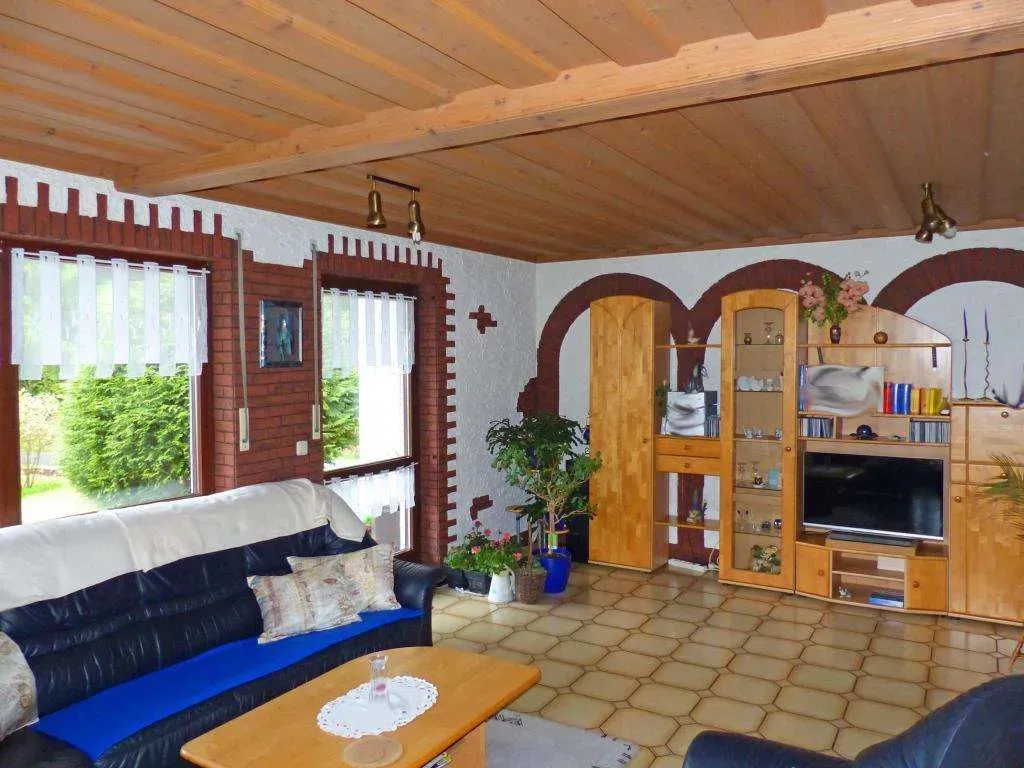 Waldrandlage geboten!! Freistehendes Wohnhaus mit separatem Waldstück und Doppelgarage – Bild 8