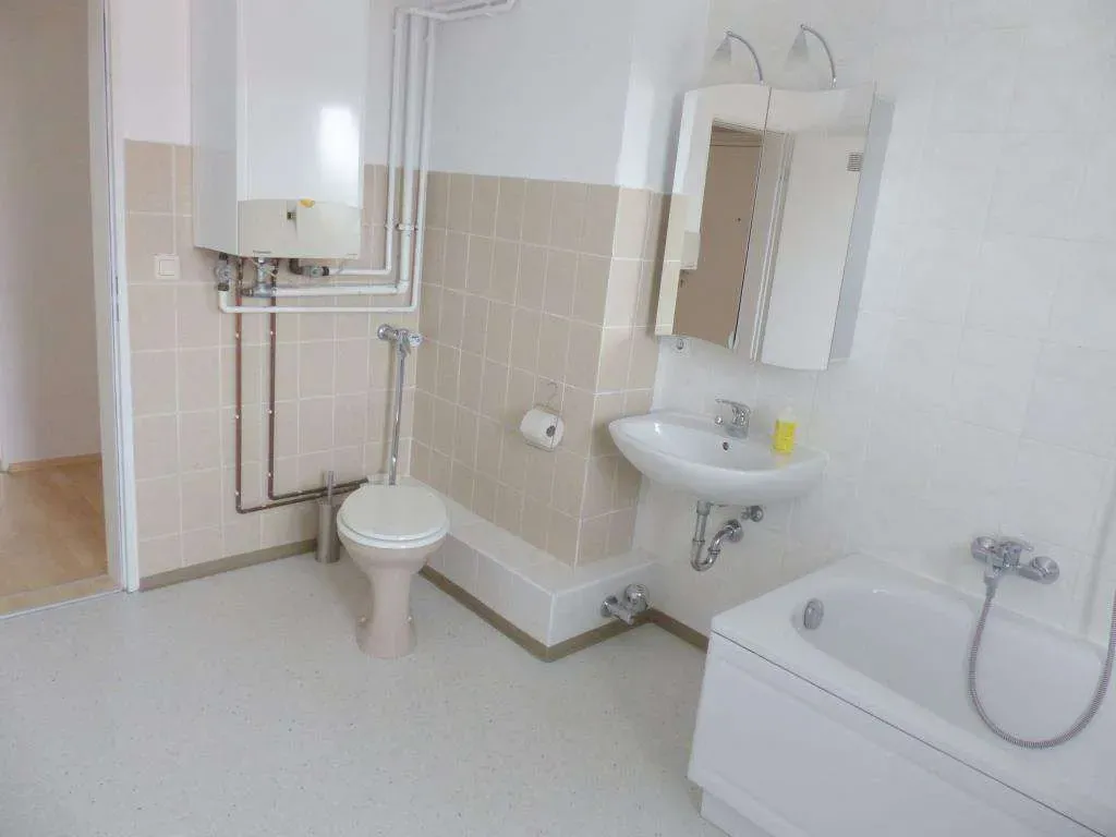 Wohnen im Zentrum! Großzügige 2 Zi.-Whg. in ruhiger Innenstadtlage, im 3. OG, sofort frei – Bild 5