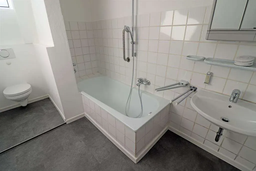 Wohnen im Zentrum! Großzügige 3 Zi.-Whg. in ruhiger Innenstadtlage, im 3. OG, sofort frei – Bild 14