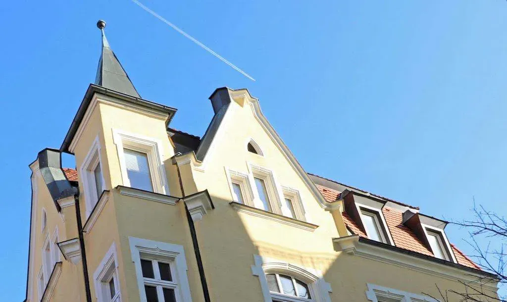 Wohnen im Zentrum! Großzügige 3 Zi.-Whg. in ruhiger Innenstadtlage, im 3. OG, sofort frei – Bild 2