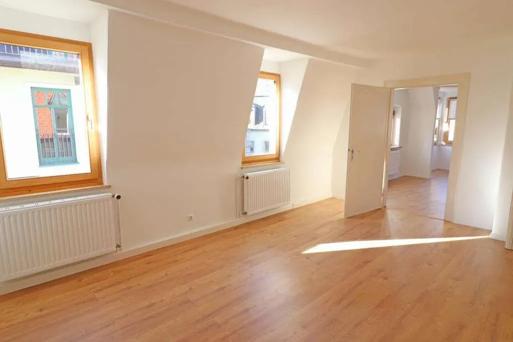 Wohnen im Zentrum! Großzügige 3 Zi.-Whg. in ruhiger Innenstadtlage, im 3. OG, sofort frei – Bild 9