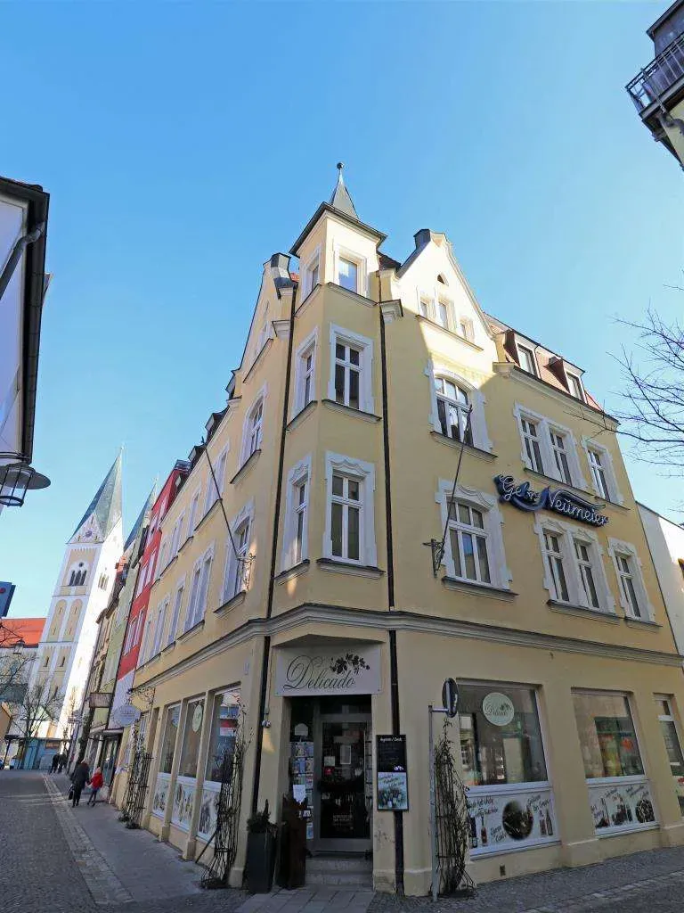 Wohnen im Zentrum! Großzügige 3 Zi.-Whg. in ruhiger Innenstadtlage, im 3. OG, sofort frei – Bild 1