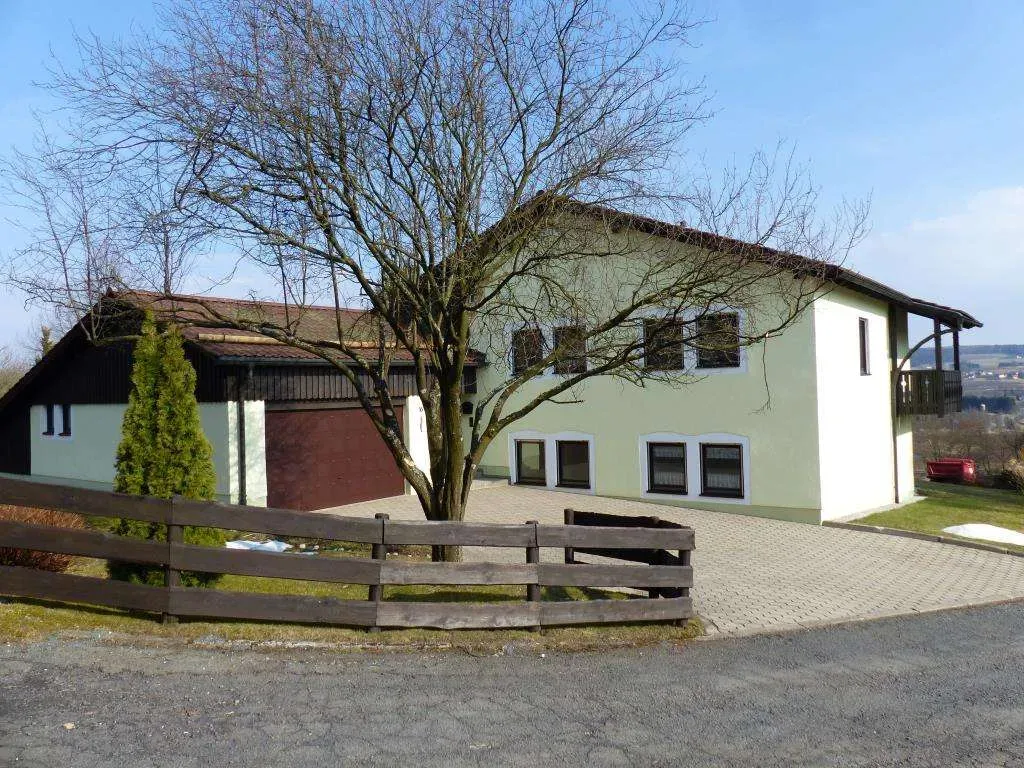 Wohnen in naturnaher Randlage! Großzügiges Architektenhaus mit Doppelgarage und herrlichem Garten – Bild 2