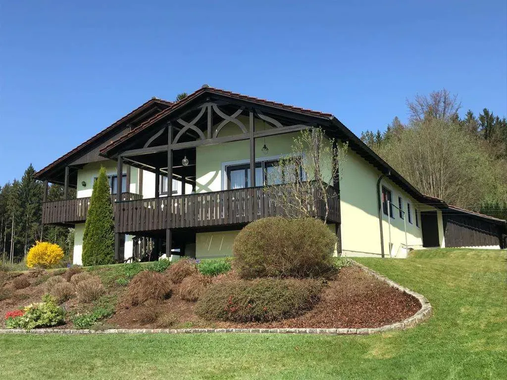 Wohnen in naturnaher Randlage! Großzügiges Architektenhaus mit Doppelgarage und herrlichem Garten – Bild 3