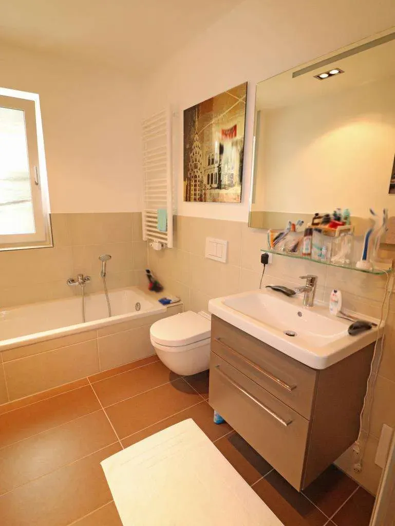Zur Vermietung! Hochwertige, barrierefreie 2 1/2 Zi.-Whg. mit 2 Terrassen, EBK u. Garage – Bild 8