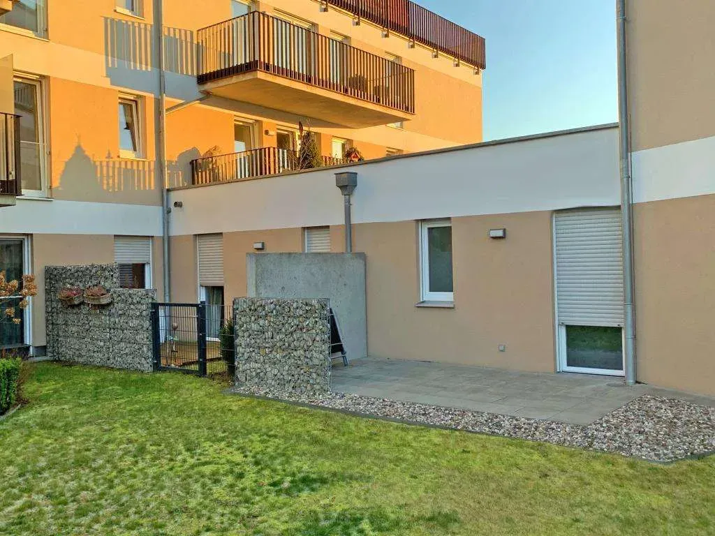 Zur Vermietung! Hochwertige, barrierefreie 2 1/2 Zi.-Whg. mit 2 Terrassen, EBK u. Garage – Bild 3