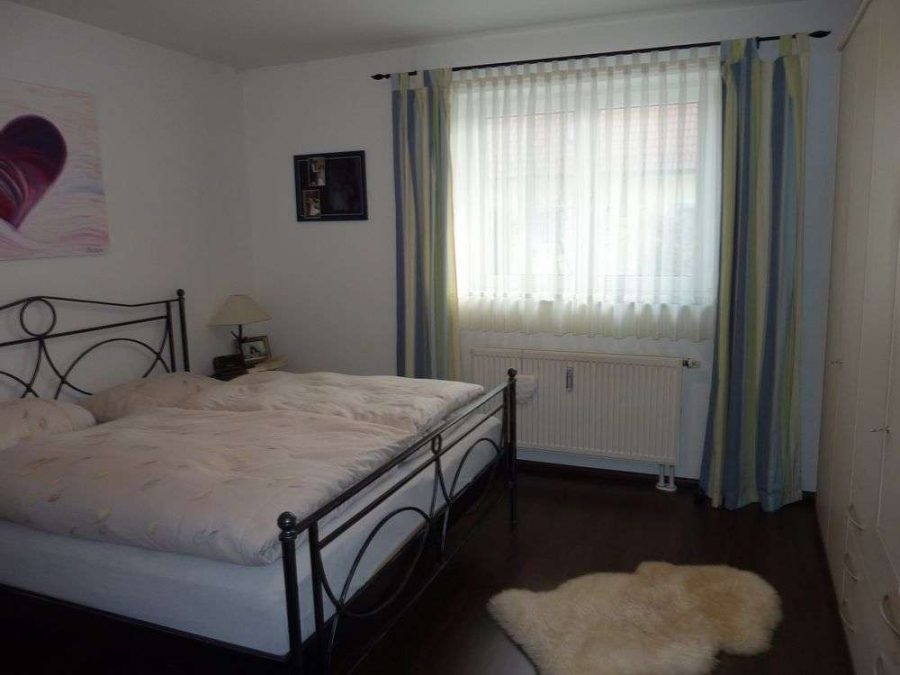 Familien aufgepasst!!!! Sehr schönes EFH mit einer ELW, Erker, Balkon